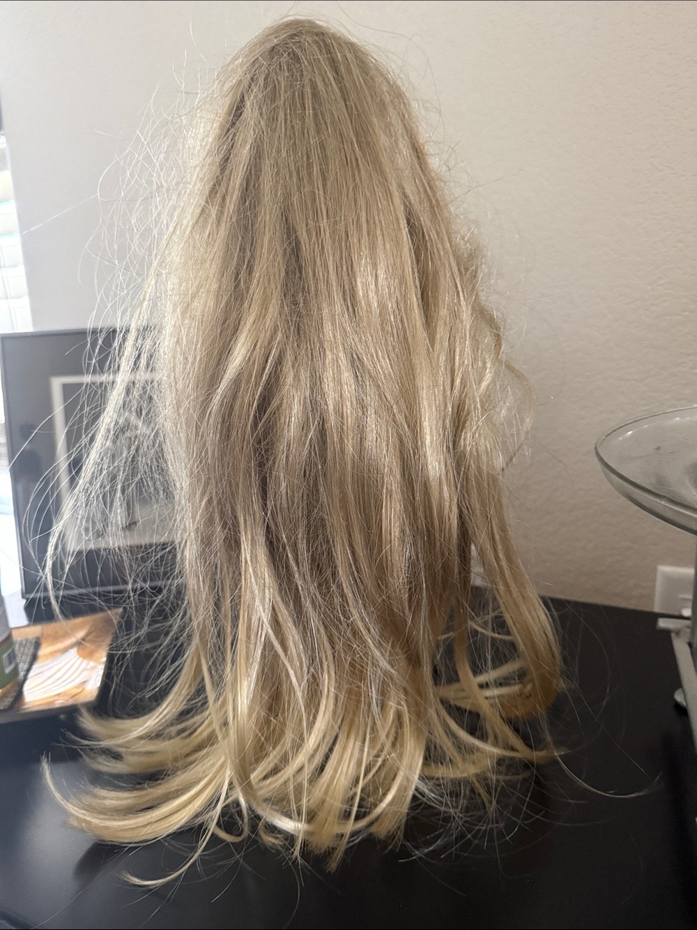 Long Blonde Synthetic Wig / comb for Women - Natural Light Blonde